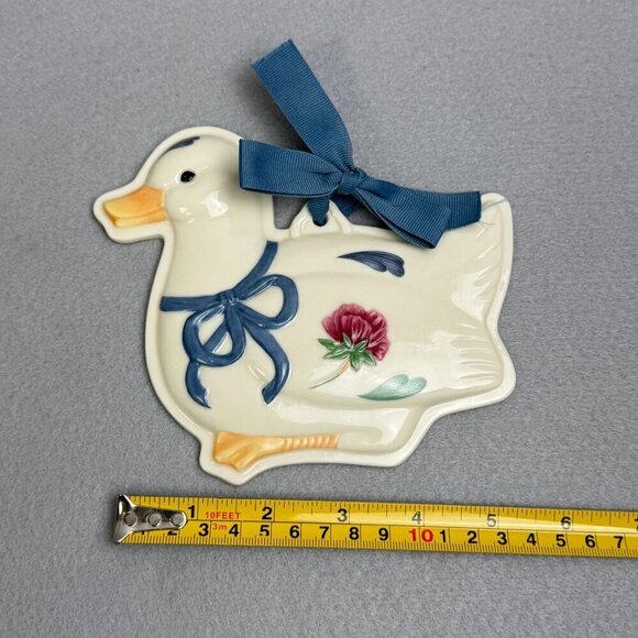 Lenox Duck Poppies design from the Blue Barnyard Collection - Picture 5 of 6